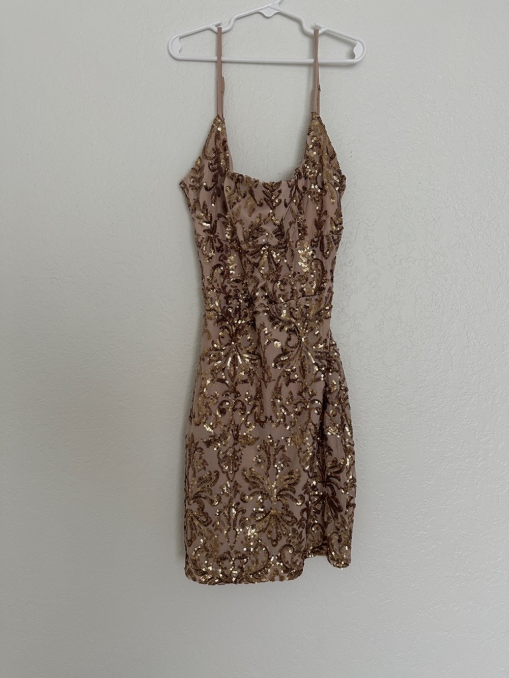Windsor Sequined Lace-Up Back Bodycon Dress in Blush Gold S - Picture 3 of 8